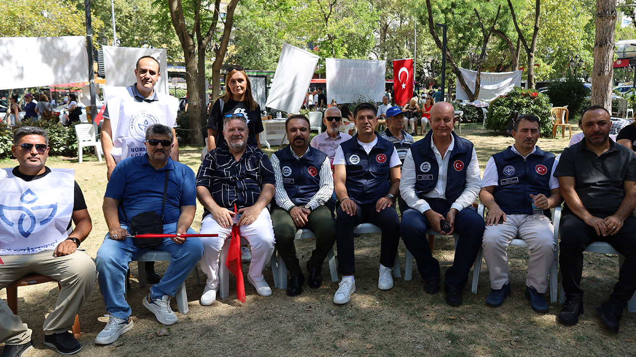 Şehitlerimize Ve Gazilerimize Sırtını Dönen, Milletinin Vicdanını Yaralar!
