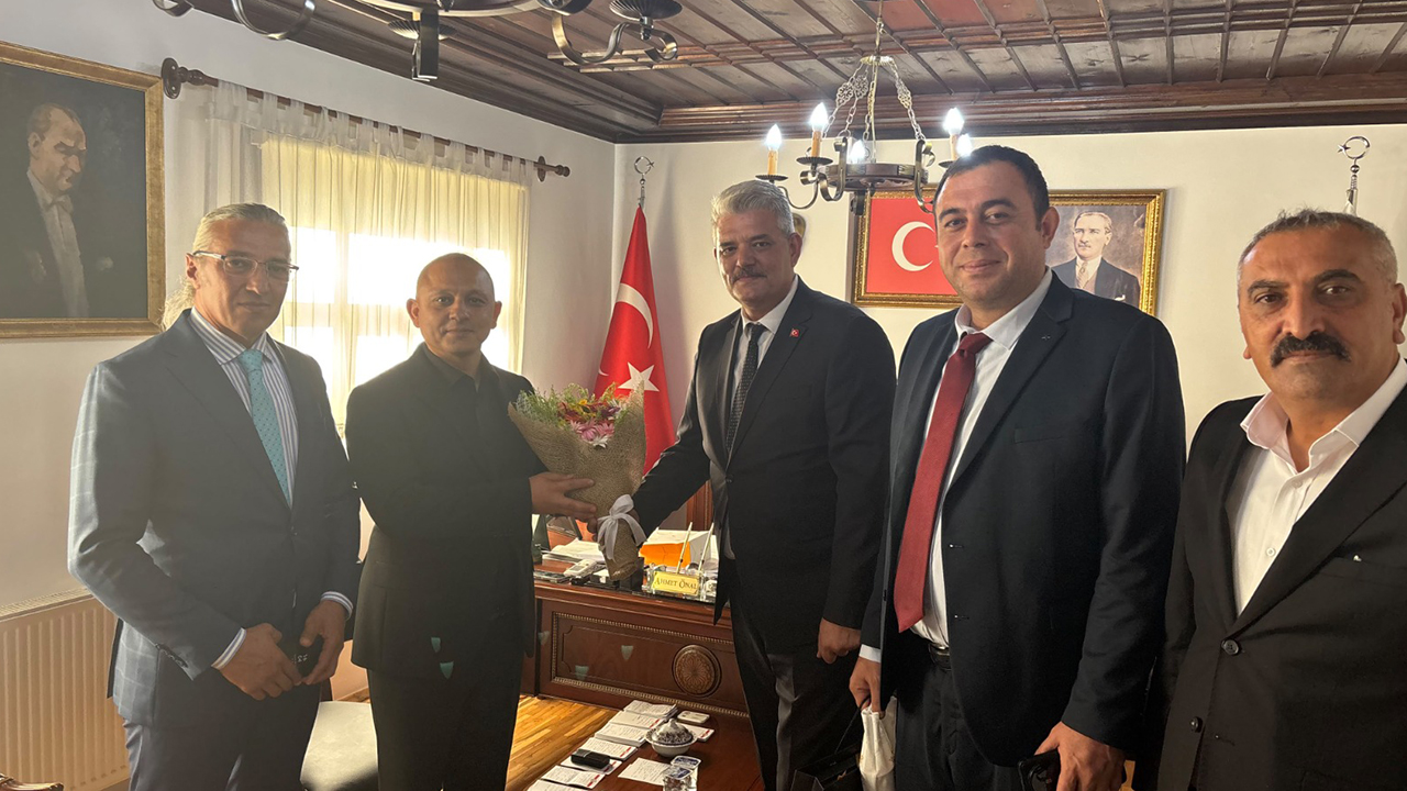 GENEL BAŞKAN YARDIMCIMIZ VEDAT ÜNAL VE HÜRRİYETÇİ YEREL SEN HEYETİ KIRIKKALE BELEDİYE BAŞKANI SAYIN AHMET ÖNAL’I ZİYARET ETTİ